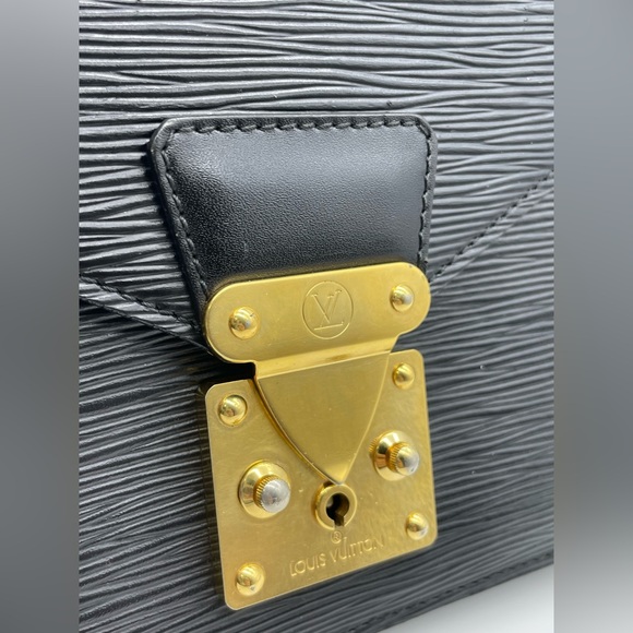 Louis Vuitton Epi Clutch - Picture 7 of 12